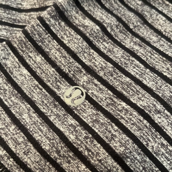 Lululemon 1/4 Zip - Picture 3 of 4